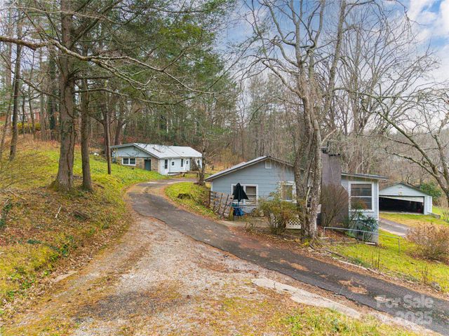 57 Twin Ponds Lane, Hendersonville, NC 28739
