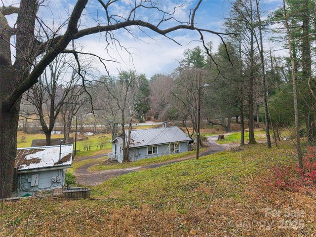 57 Twin Ponds Lane, Hendersonville, NC 28739