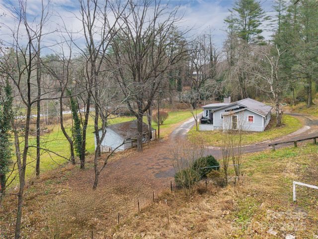 57 Twin Ponds Lane, Hendersonville, NC 28739