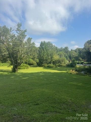 57 Twin Ponds Lane, Hendersonville, NC 28739