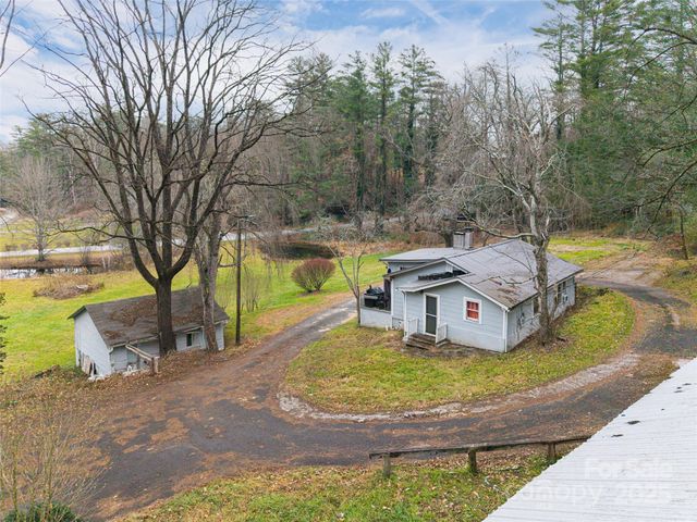 57 Twin Ponds Lane, Hendersonville, NC 28739
