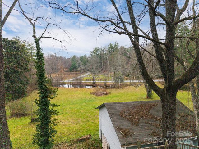 57 Twin Ponds Lane, Hendersonville, NC 28739