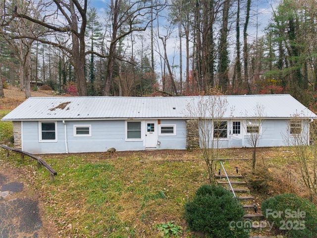 57 Twin Ponds Lane, Hendersonville, NC 28739