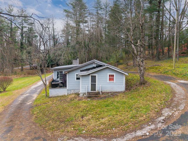 57 Twin Ponds Lane, Hendersonville, NC 28739