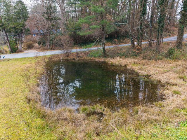 57 Twin Ponds Lane, Hendersonville, NC 28739