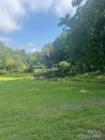 57 Twin Ponds Lane, Hendersonville, NC 28739