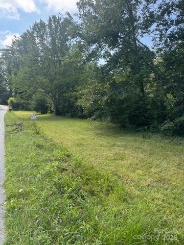57 Twin Ponds Lane, Hendersonville, NC 28739