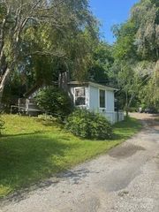 57 Twin Ponds Lane, Hendersonville, NC 28739