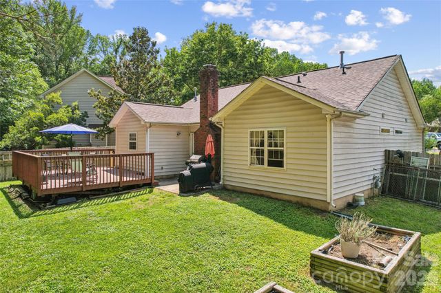 13221 Crooked Pine Court, Charlotte, NC 28215