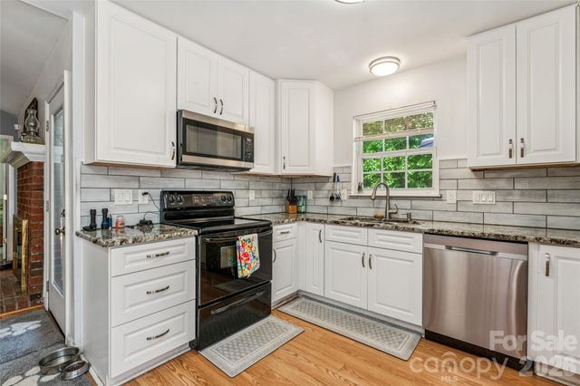 13221 Crooked Pine Court, Charlotte, NC 28215