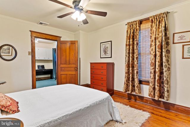 18 E KELLER ST, Mechanicsburg, PA 17055