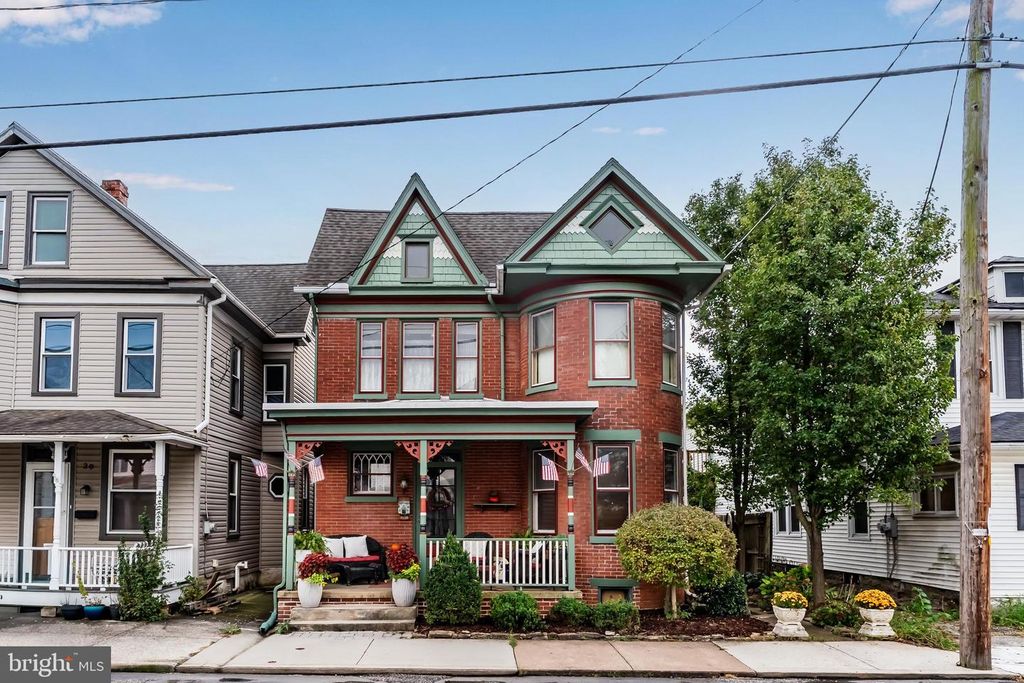 18 E KELLER ST, Mechanicsburg, PA 17055