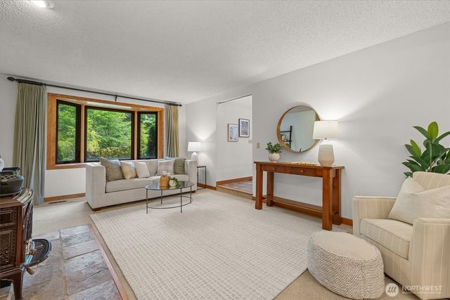 6923 237th Avenue NE, Redmond, WA 98053