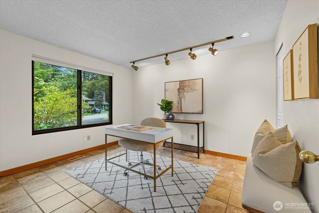 6923 237th Avenue NE, Redmond, WA 98053