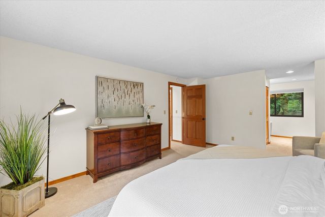 6923 237th Avenue NE, Redmond, WA 98053