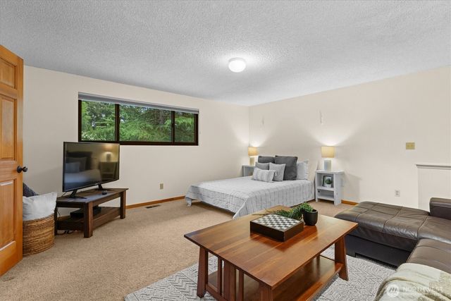 6923 237th Avenue NE, Redmond, WA 98053