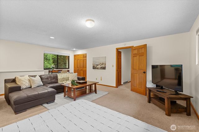 6923 237th Avenue NE, Redmond, WA 98053
