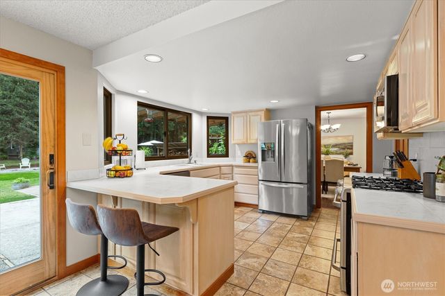 6923 237th Avenue NE, Redmond, WA 98053