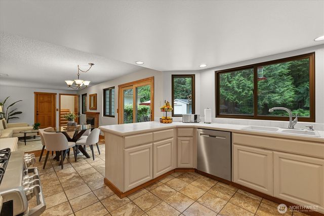 6923 237th Avenue NE, Redmond, WA 98053