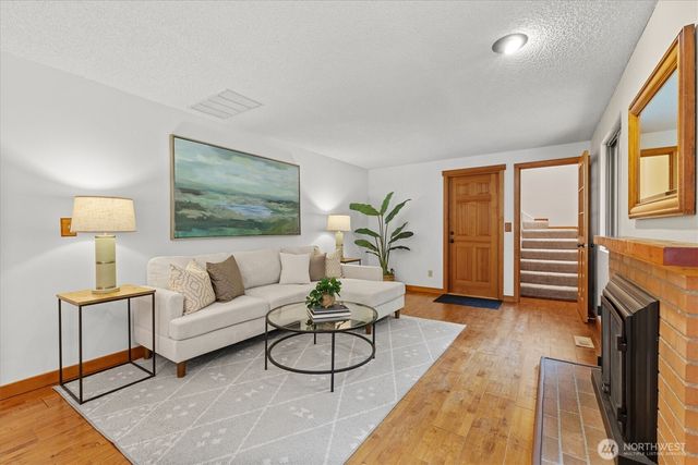 6923 237th Avenue NE, Redmond, WA 98053
