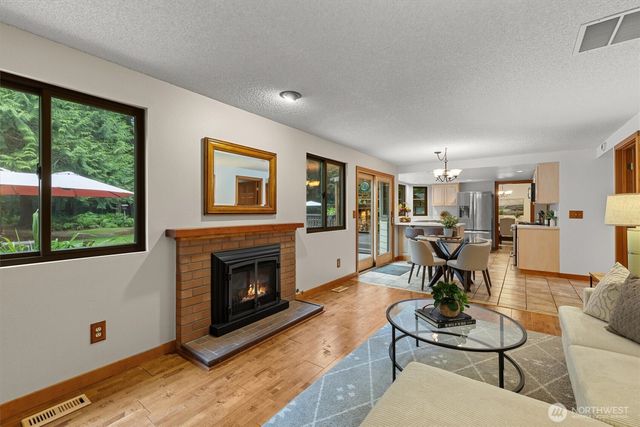 6923 237th Avenue NE, Redmond, WA 98053