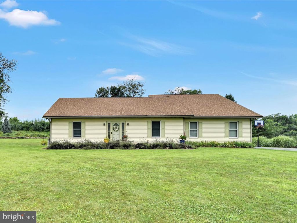 1318 RUNNING DEER DR, Auburn, PA 17922