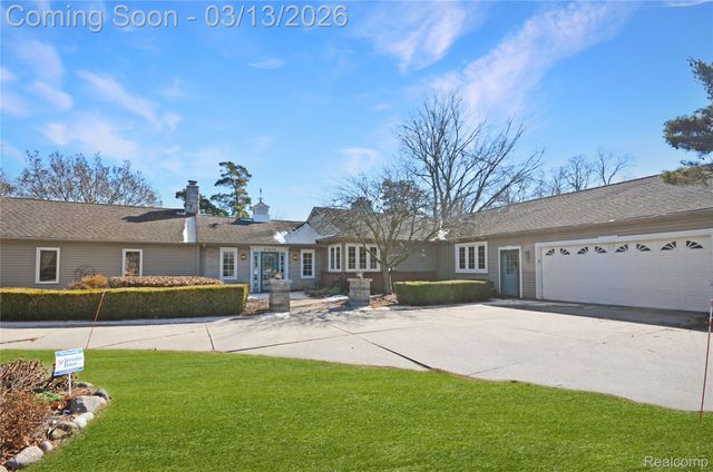 37272 Moravian Drive, Clinton Charter Township, MI 48036