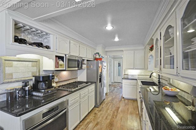 37272 Moravian Drive, Clinton Charter Township, MI 48036