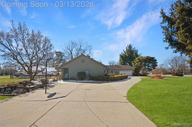 37272 Moravian Drive, Clinton Charter Township, MI 48036