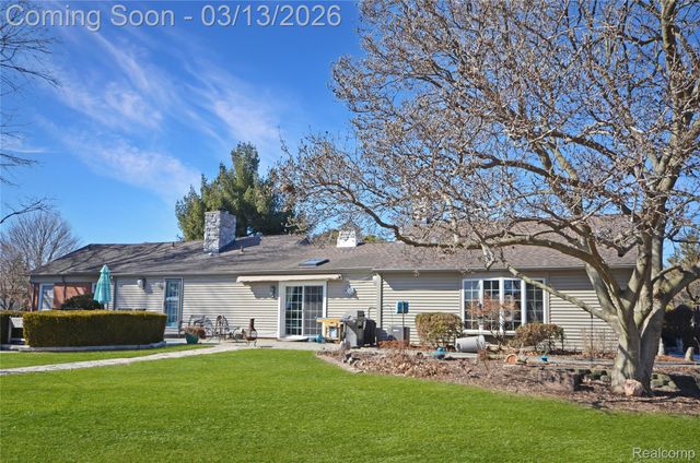 37272 Moravian Drive, Clinton Charter Township, MI 48036