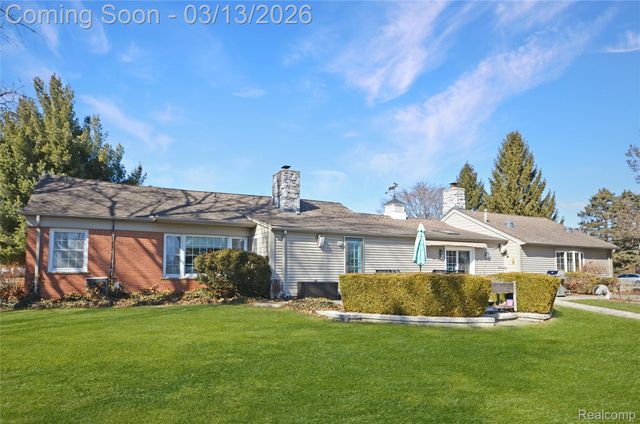 37272 Moravian Drive, Clinton Charter Township, MI 48036