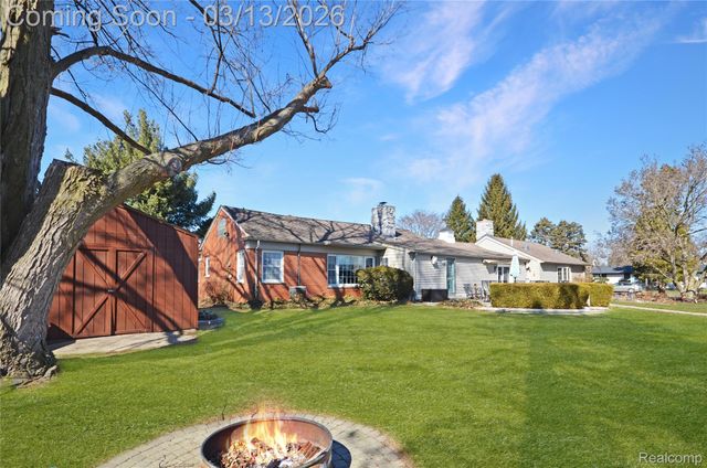 37272 Moravian Drive, Clinton Charter Township, MI 48036