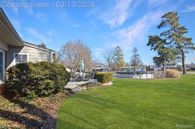 37272 Moravian Drive, Clinton Charter Township, MI 48036