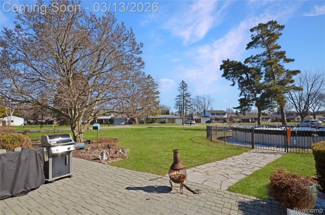 37272 Moravian Drive, Clinton Charter Township, MI 48036