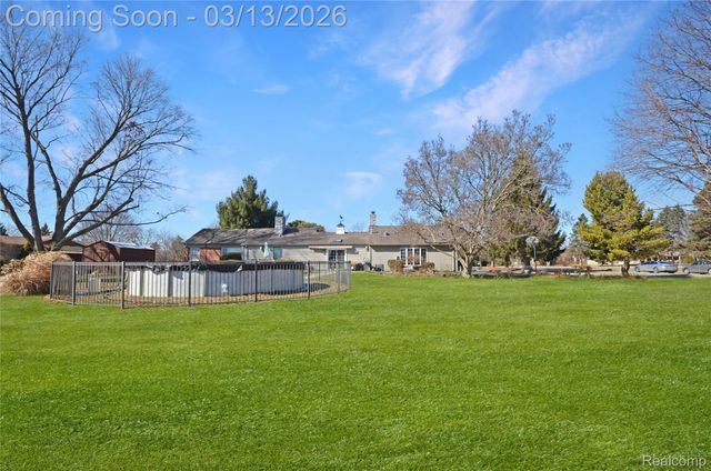 37272 Moravian Drive, Clinton Charter Township, MI 48036