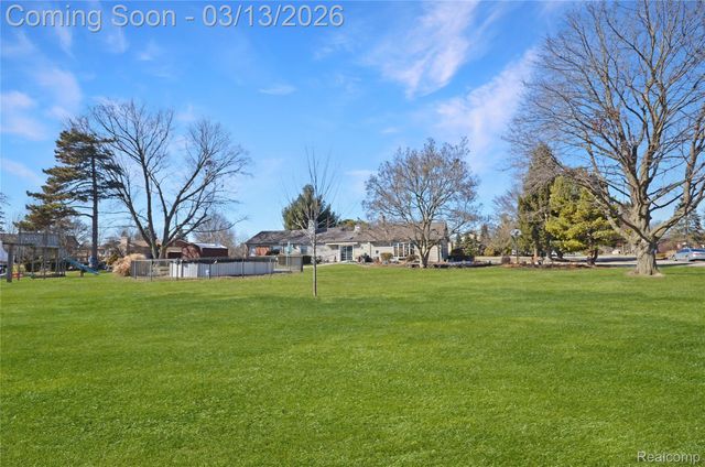 37272 Moravian Drive, Clinton Charter Township, MI 48036