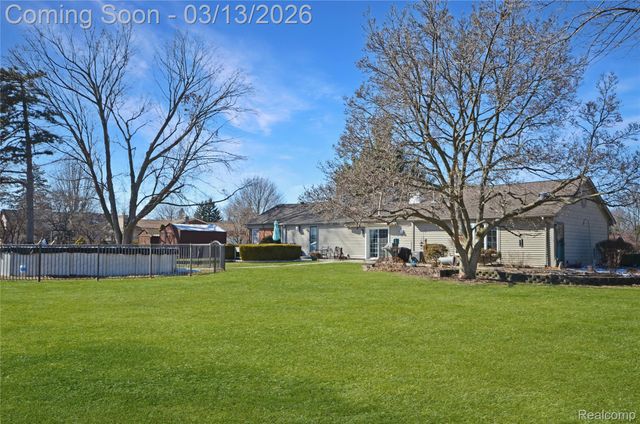 37272 Moravian Drive, Clinton Charter Township, MI 48036
