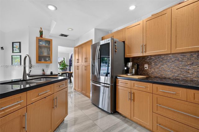 4749 NW 98th Pl, Doral, FL 33178