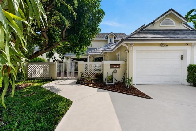 4749 NW 98th Pl, Doral, FL 33178