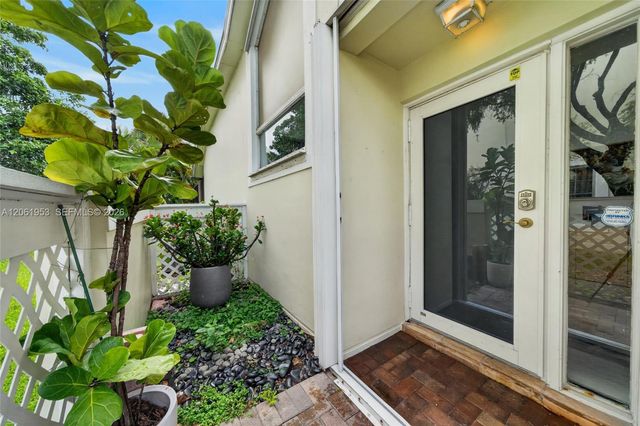 4749 NW 98th Pl, Doral, FL 33178