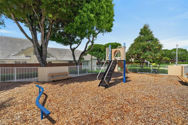 4749 NW 98th Pl, Doral, FL 33178