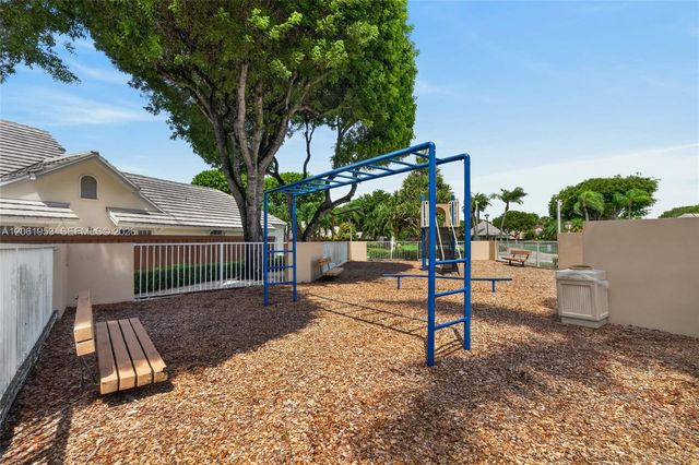 4749 NW 98th Pl, Doral, FL 33178