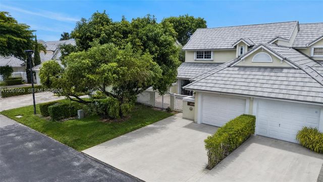 4749 NW 98th Pl, Doral, FL 33178