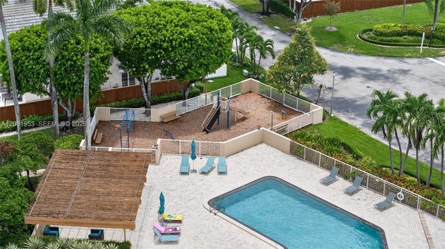 4749 NW 98th Pl, Doral, FL 33178