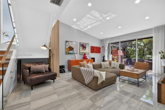 4749 NW 98th Pl, Doral, FL 33178