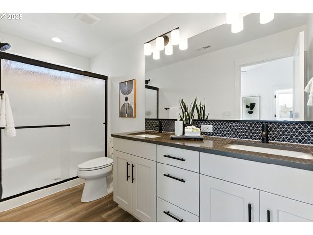 4156 Se CENTURY Blvd, Hillsboro, OR 97123