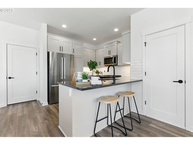 4156 Se CENTURY Blvd, Hillsboro, OR 97123