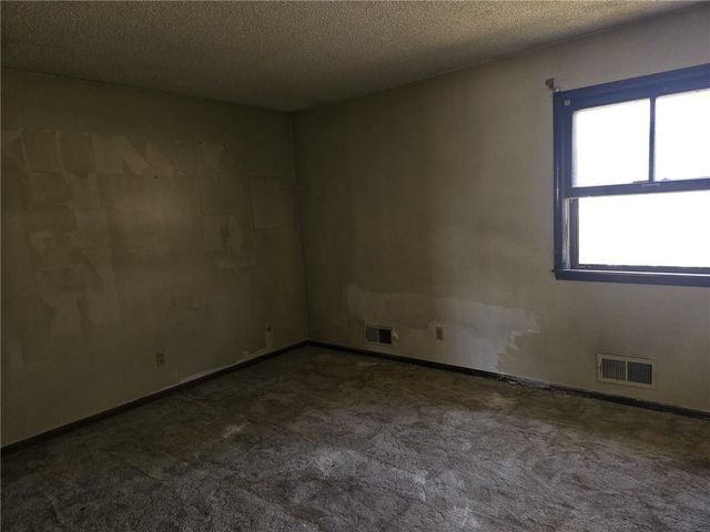 1632 S Kenwood Street, Olathe, KS 66062