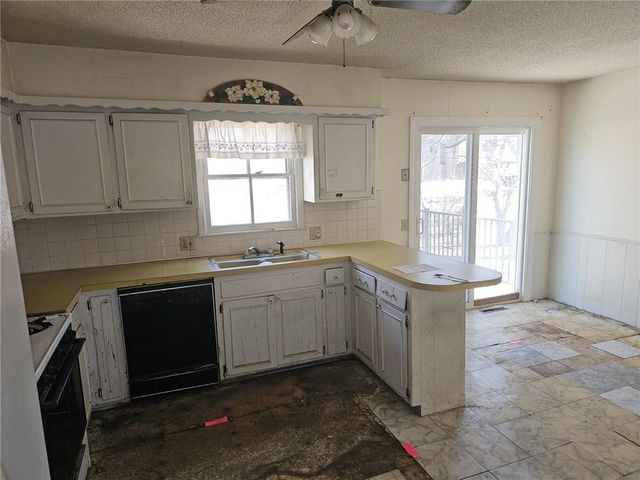 1632 S Kenwood Street, Olathe, KS 66062