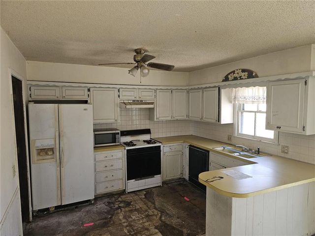 1632 S Kenwood Street, Olathe, KS 66062